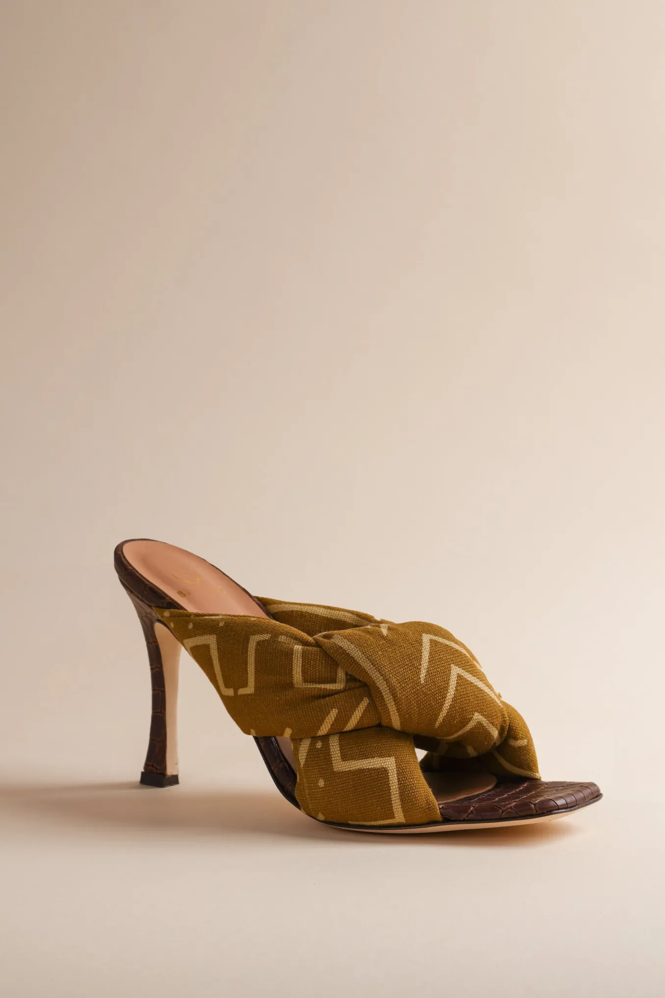 Togo Heel In Dandelion