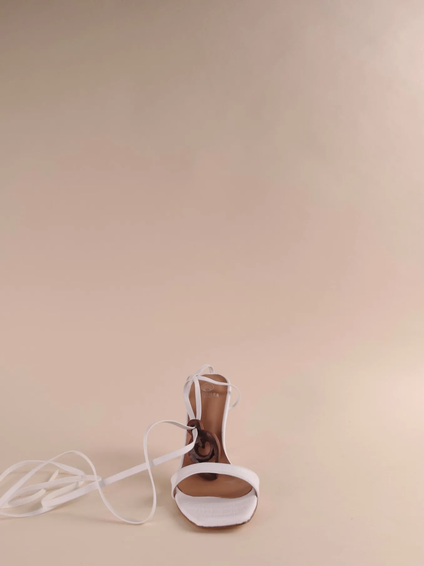 Lijadu Sandal In White Croc